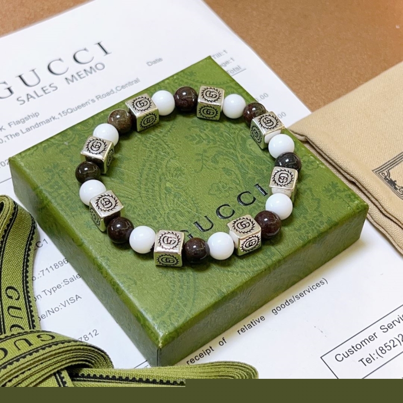 G*u*i bracelets